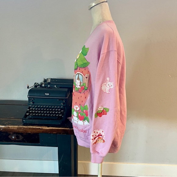 Strawberry Shortcake Crewneck Sweatshirt - Size Large - Picture 4 of 11